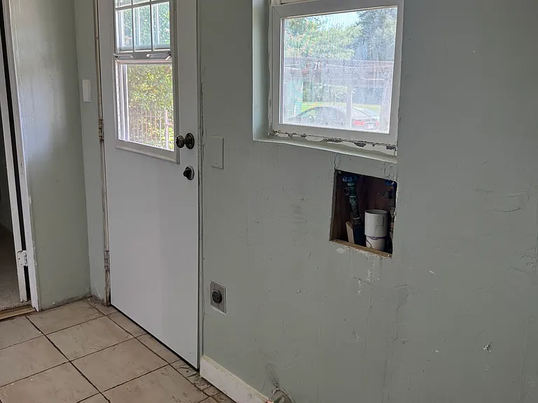 403 E Elk St — Photo 14