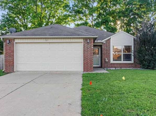 105 Meadow Dr, Beebe, AR 72012
