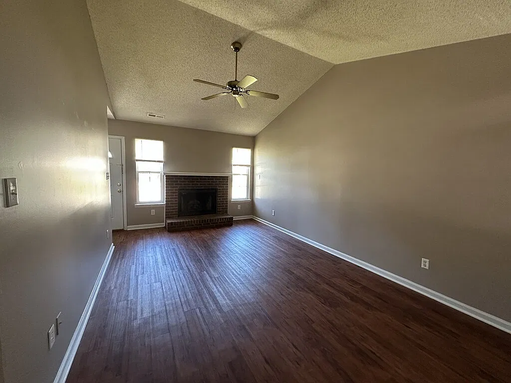 2 bed, 2.0 bath, 877 sqft, $1,195 — Photo 3