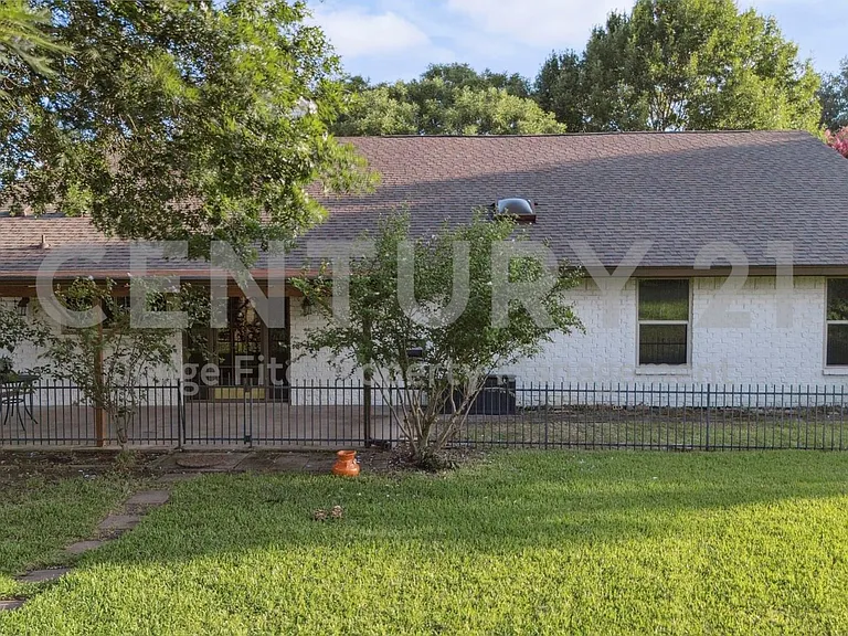 1308 Clubhouse Ct — Photo 24