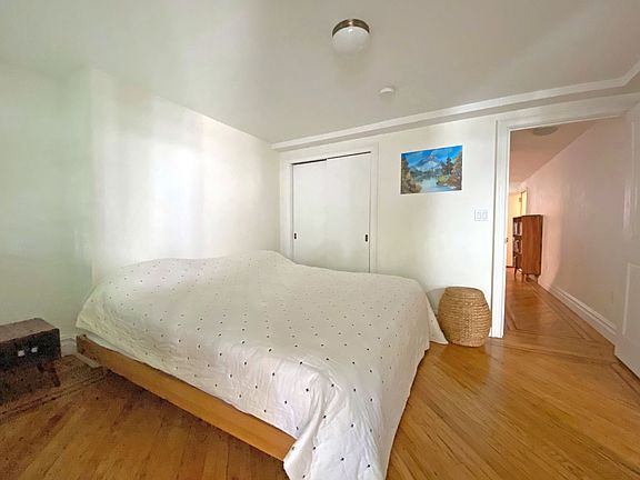 4th image of 283 Cumberland St #1