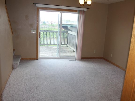 5th image of 929 River Dr
