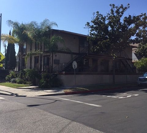3rd image of 823 E Wilson Ave APT D