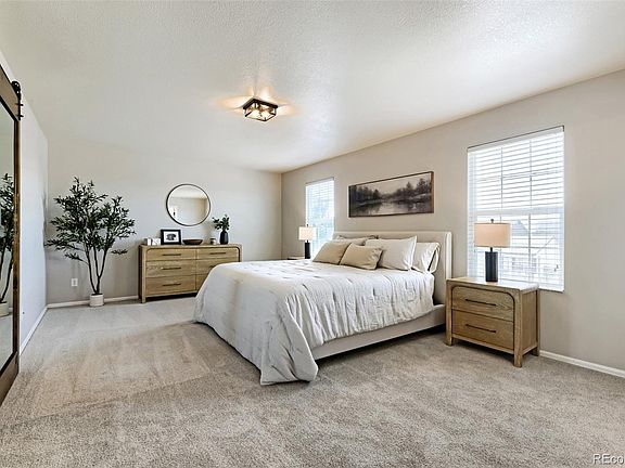 2nd image of 580 Columbine Avenue