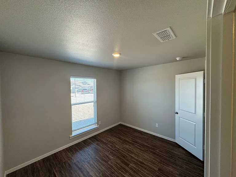 3411 Tiffin Ave — Photo 8