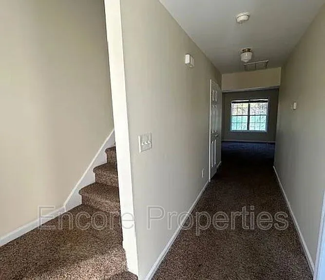 448 Anna St — Photo 6