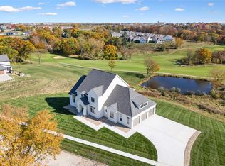 550 Harvest Rd, Pella, IA 50219