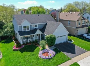 380 Juniper Ln, South Elgin, IL 60177