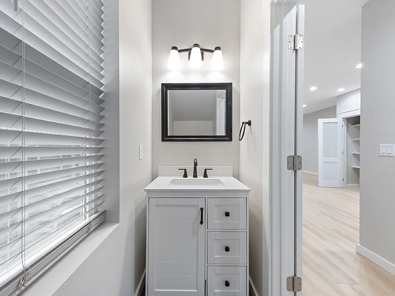 427 SE Inlet Ave — Photo 12