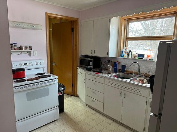 2nd image of 618 Deleglise St