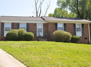 2402 Saxon Ct, Greensboro, NC 27406