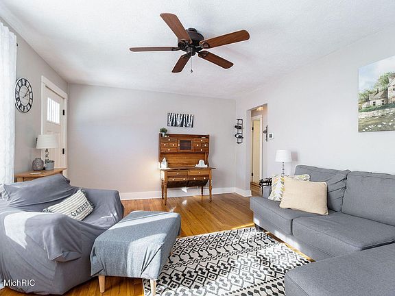 3rd image of 185 Laurel Dr
