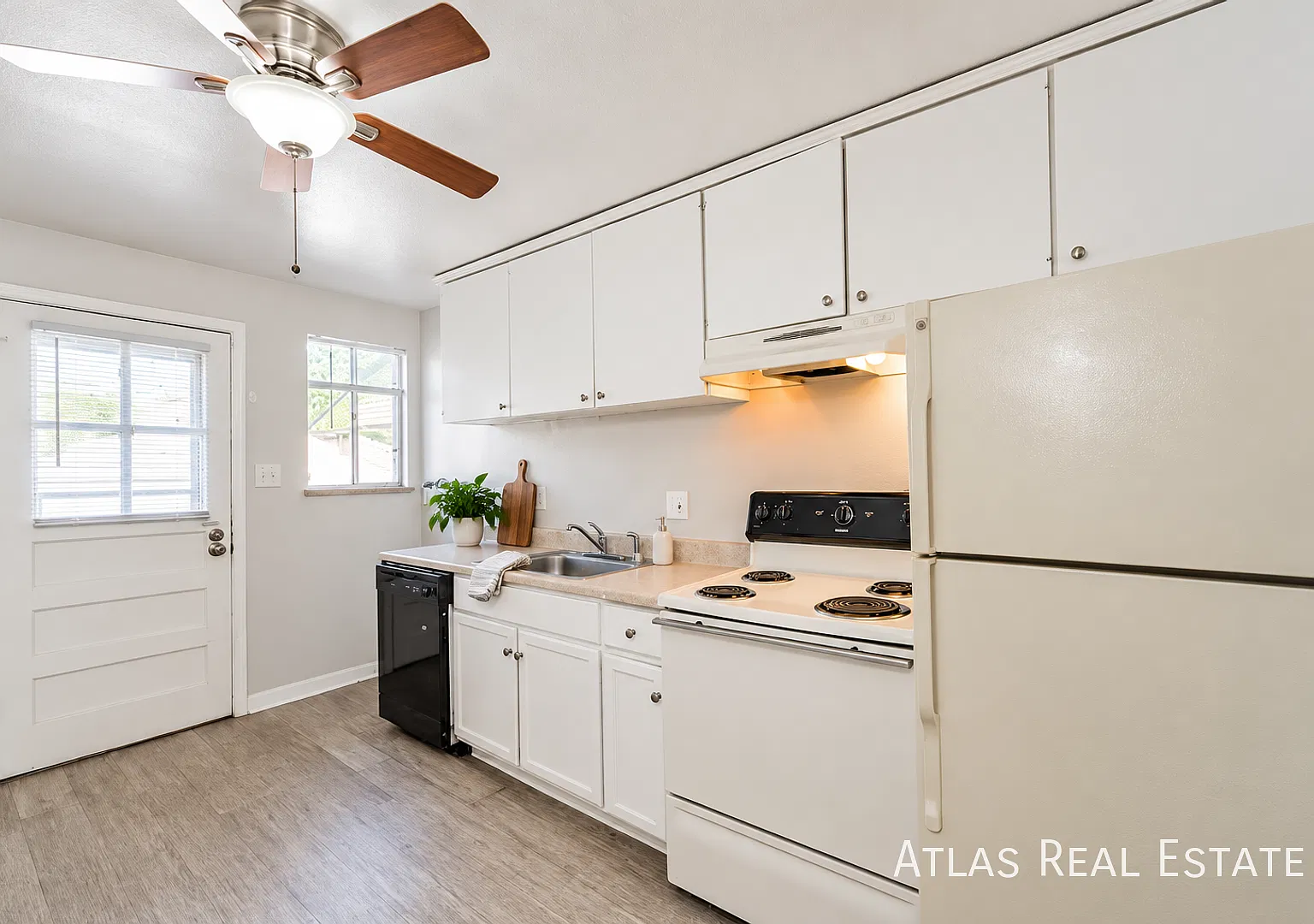 One Month Free | Garden-Level 2-Bedroom With In-Unit Laundry — Photo 2