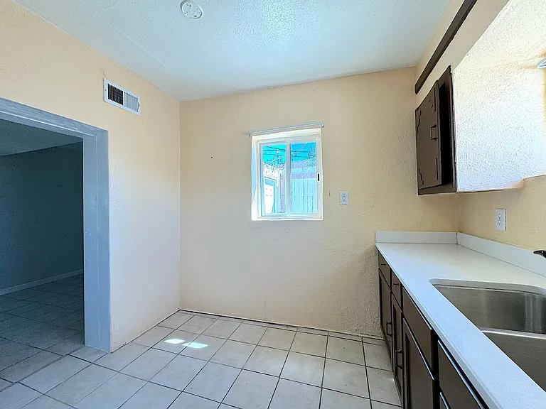 2525 Idalia Ave #B — Photo 8