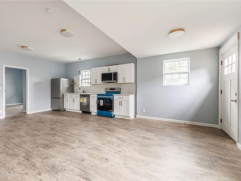 27 W Main St #1 — Photo 4