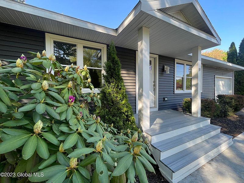 2nd image of 39 Manchester Drive