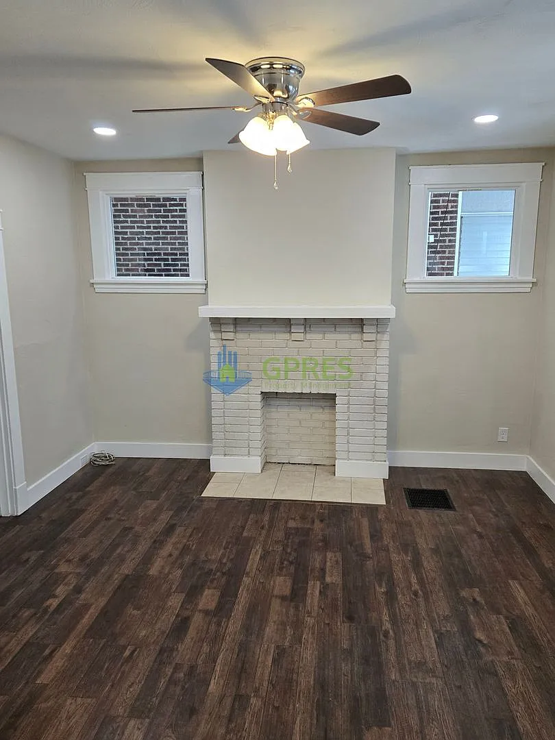 Newly renovated Beechview Home with Bonus Room walking distance to the T — Photo 2