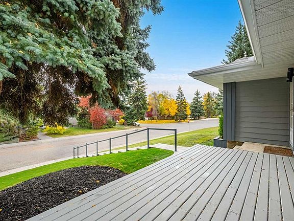2nd image of 7 E Canna Bay SW