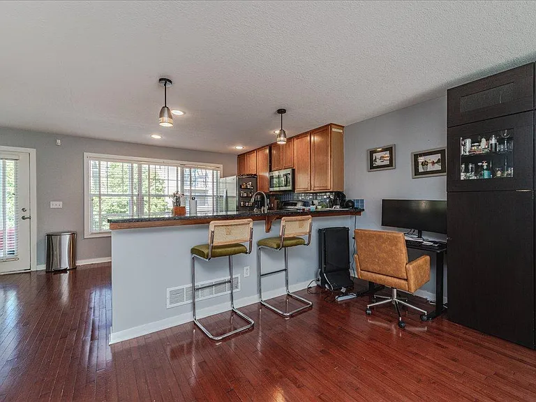1440 Marshall St NE — Photo 1