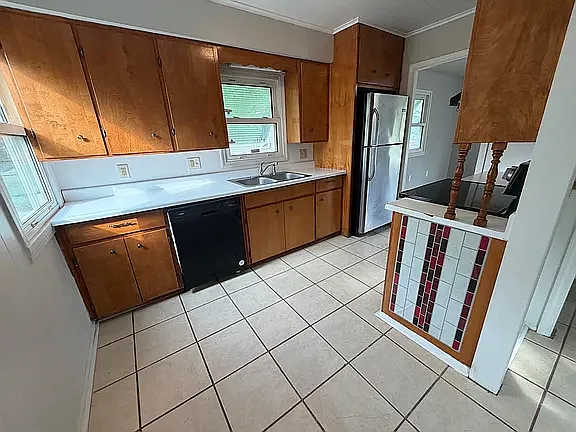 2839 E Ethel St — Photo 2