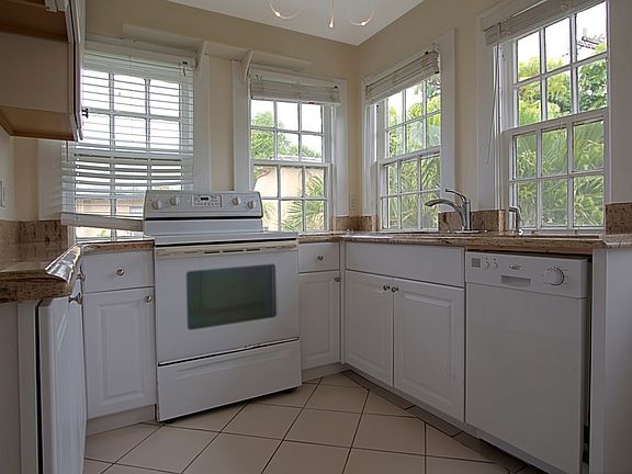 5th image of 258 Seminole Ave APT 2