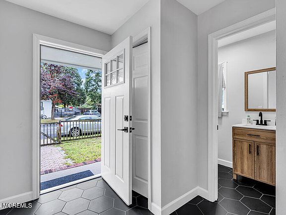4th image of 2608 2nd Avenue