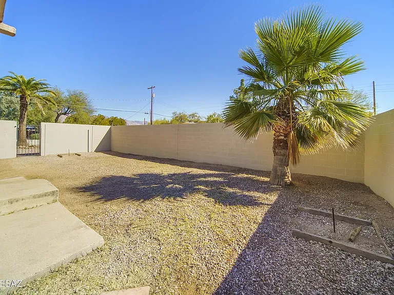 3438 E Lee St — Photo 32
