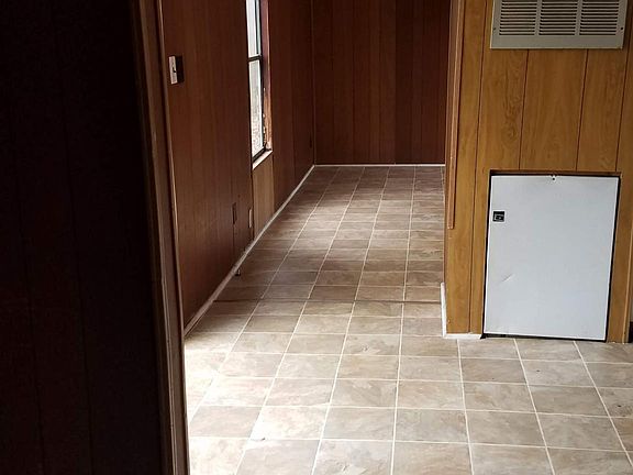 3rd image of 516 Silver Lake Dr