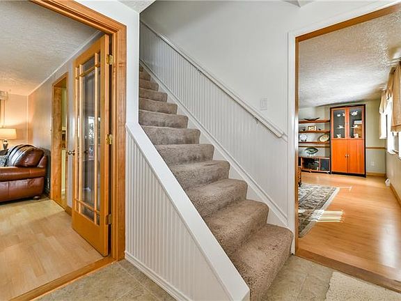 3rd image of 5098 Lakewood Dr