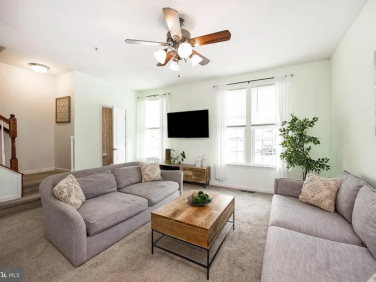 1872 Thistle Ct — Photo 13