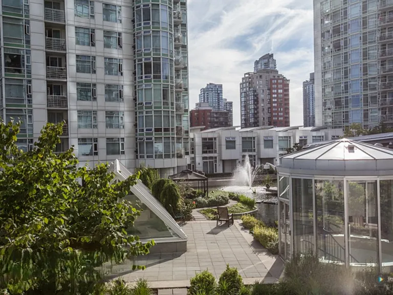1111 Marinaside Cres #THN — Photo 26