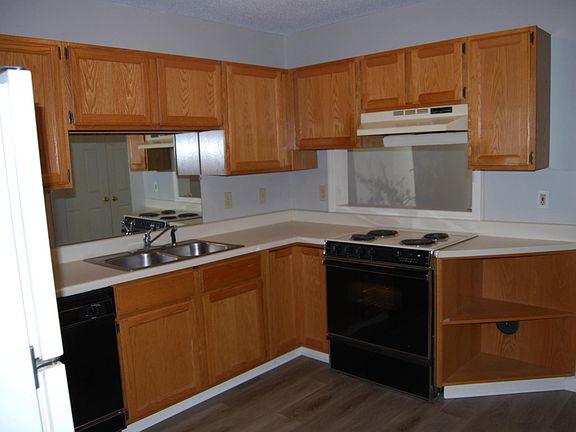 2nd image of 76 Forest Oaks Dr