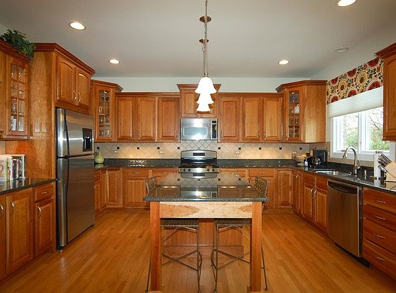 5th image of 37 N Andover Dr