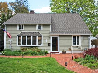 2 Tuttle St, Green Brook, NJ 08812