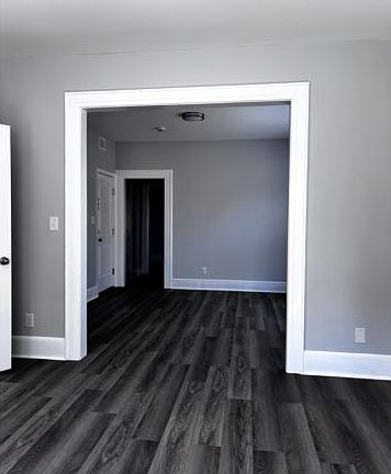 4th image of 731 Elm St #2R
