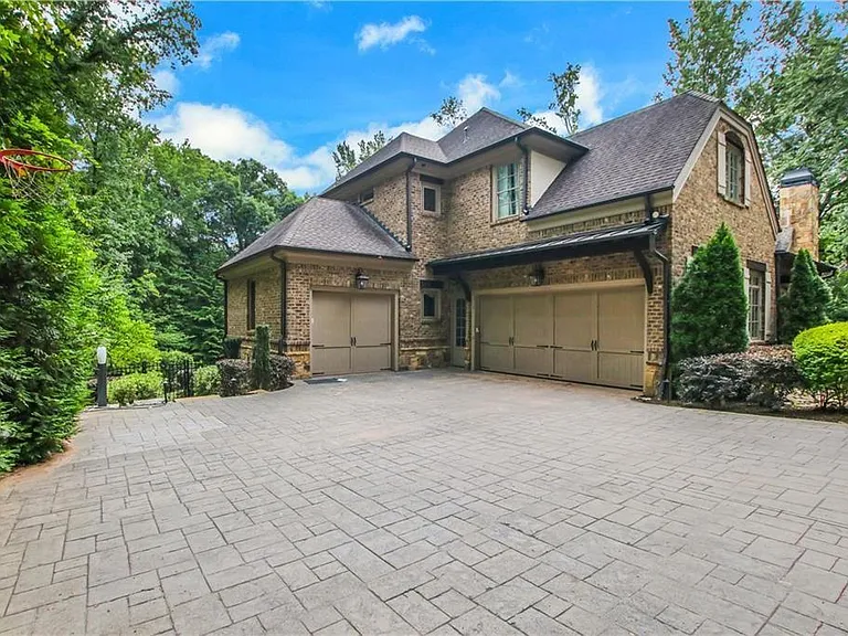 5265 Peachtree Dunwoody Rd — Photo 3