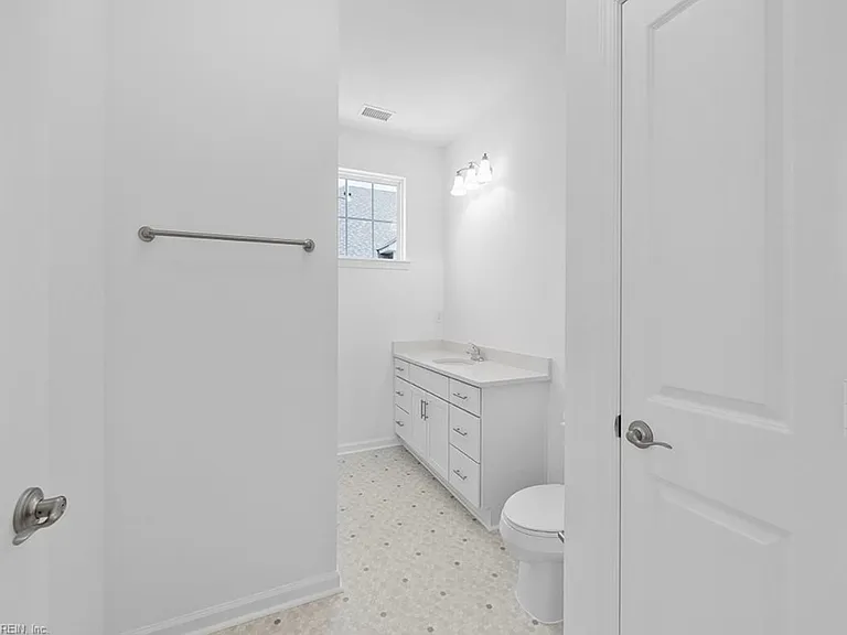 1749 Dresdon Ln — Photo 11