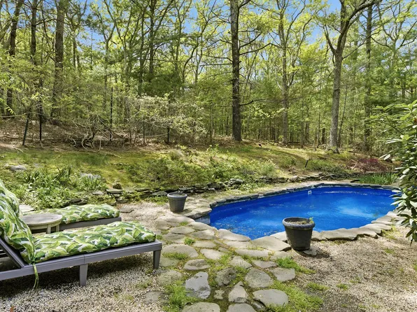 https://photos.zillowstatic.com/fp/191f7f731ac71d41e1f1595ff4870d18-p_e.webp