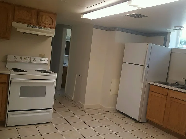 840 Rollins St — Photo 12