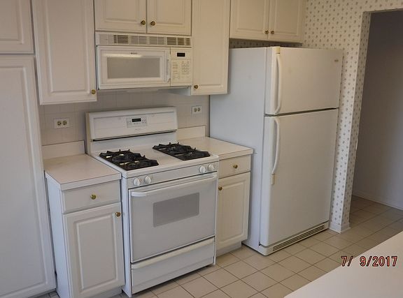 2nd image of 6401 Lincoln Ave Unit 405