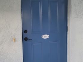 1202 Cape Coral Pkwy W, Cape Coral, FL