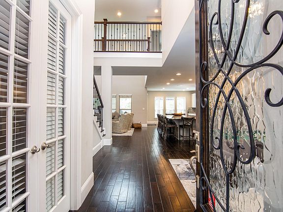 4th image of 23 Pebble Pocket Ct