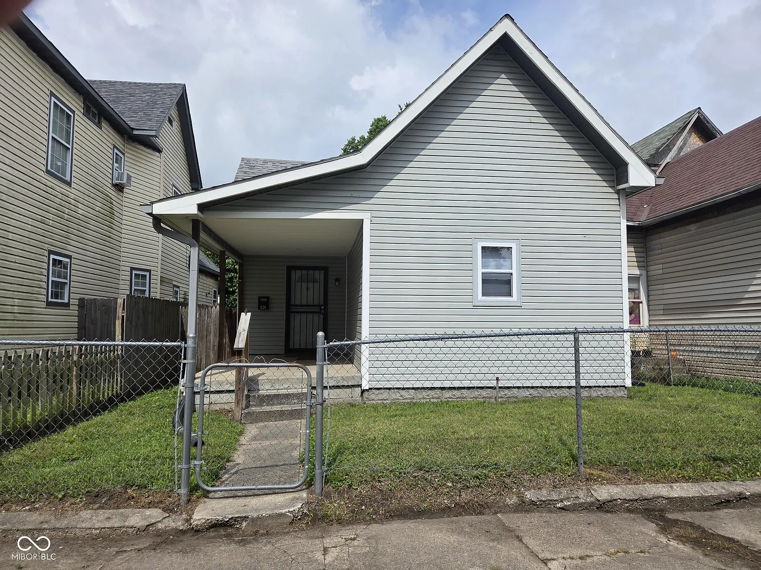 624 Warren Ave photo 1
