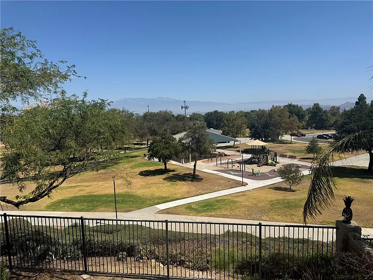 309 Lydia Ln — Photo 24