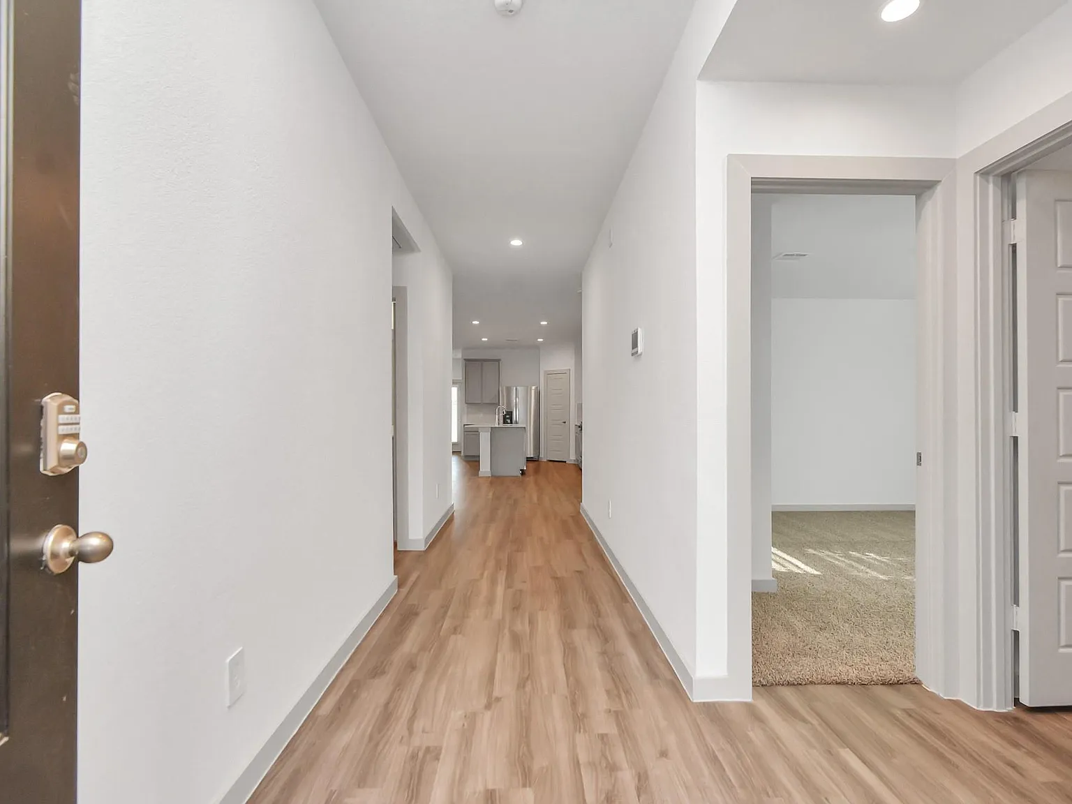 4 bed, 3.0 bath, 2221 sqft, $2,575 — Photo 2