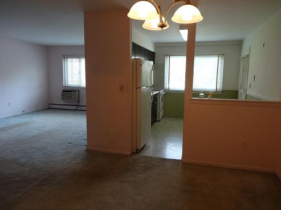 4th image of 810 Blooming Grove Tpke APT 15