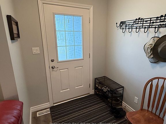 5th image of 86 Huron Heights Dr