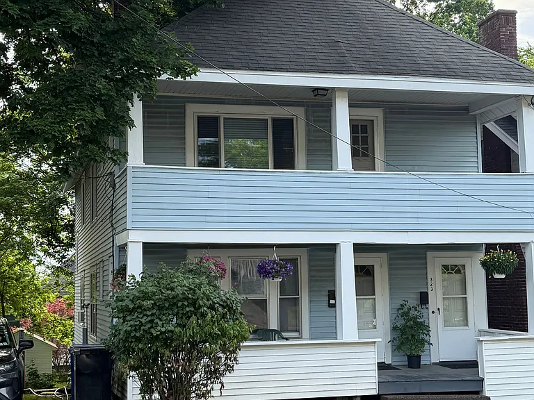 323 Arlington Ave #UPSTAIRS — Photo 13