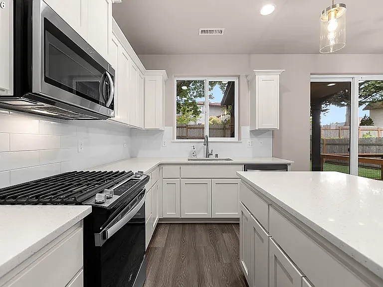 3 bed, 2.5 bath, 1712 sqft, $3,000 — Photo 4