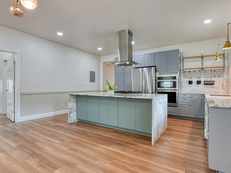 523 E Huisache Ave — Photo 15